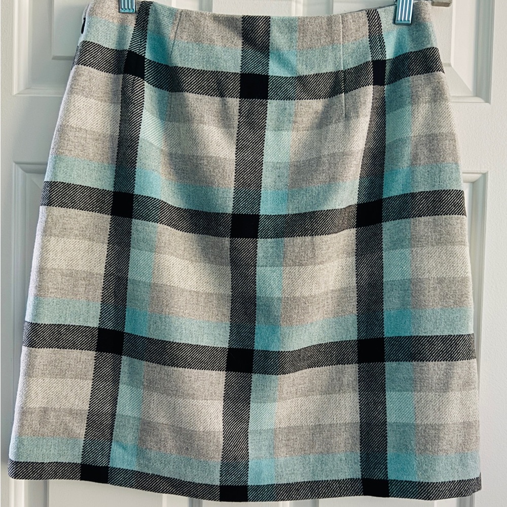Talbots Plaid Wool Knee Length Women's Skirt in Black, Gray and Light Green
